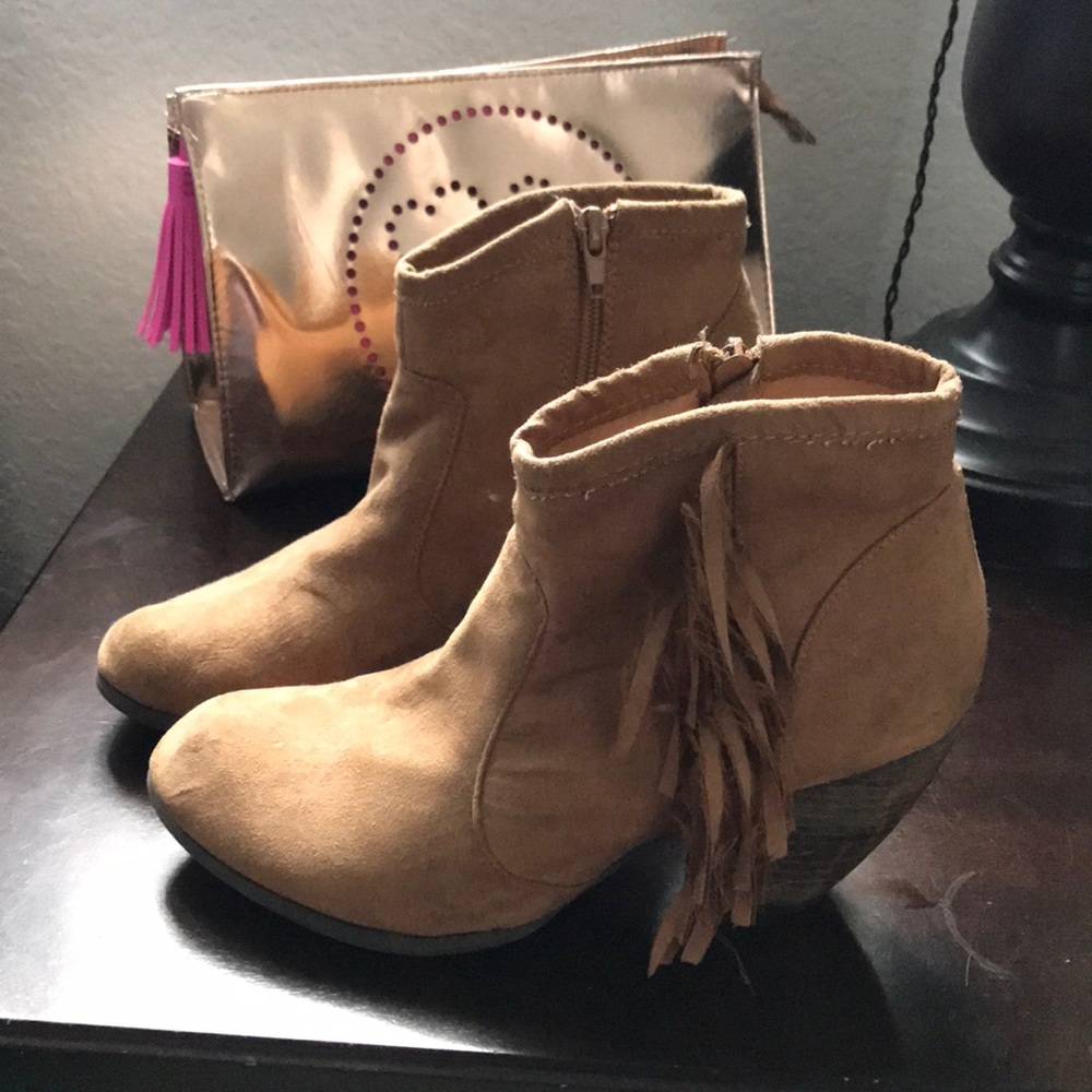 Fringe boots